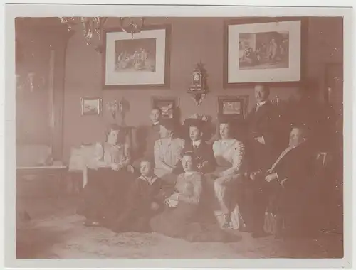 (F14187) Orig. Foto Gruppenbild in der Stube zu Sylvester 1909/10