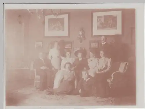 (F14186) Orig. Foto Gruppenbild in der Stube zu Sylvester 1909/10