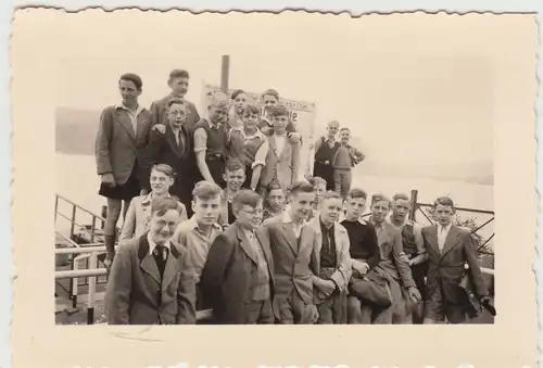 (F14172) Orig. Foto Stromberg (Hunsrück), Jungs Gruppenbild an Schiffsanlegestel