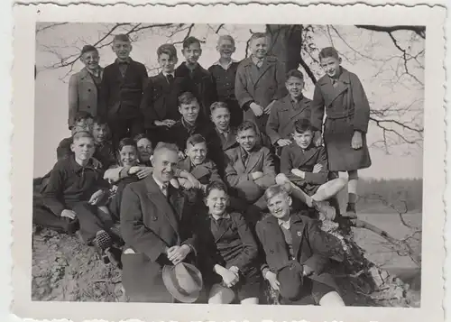 (F14162) Orig. Foto Schulklasse, Jungs, Gruppenbild an einem Baum 1936