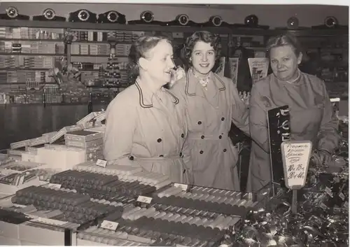 (F14117) Orig. Foto Hamburg Wandsbek, Verkäuferinnen bei Karstadt 1940/50er