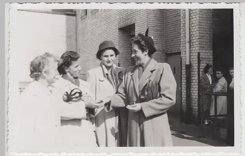 (F14116) Orig. Foto Hamburg, Verkäuferinnen bei Karstadt Wandsbek, Betriebsausfl