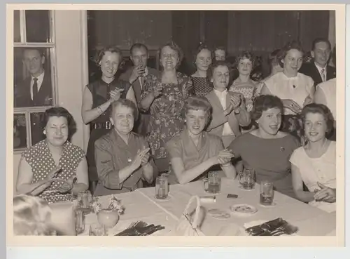 (F14111) Orig. Foto Hamburg, Verkäuferinnen bei Karstadt Wandsbek, 1940/50er