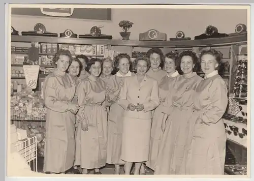 (F14109) Orig. Foto Hamburg Wandsbek, Verkäuferinnen bei Karstadt 1940/50er