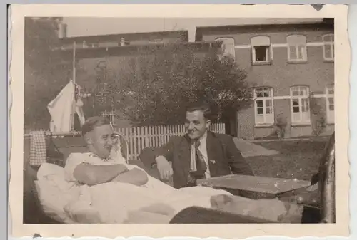 (F14042) Orig. Foto Männer im Hospital, Bett im Freien 1940er