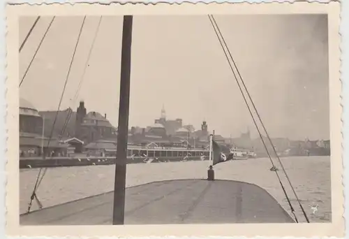 (F13963) Orig. Foto Hamburg, Blick vom Schiff auf St. Pauli Landungsbrücken 1942