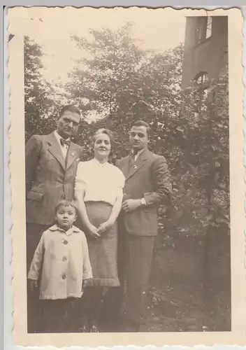 (F13948) Orig. Foto Personen im Freien 1942, Spaziergang