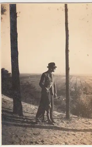 (F13892) Orig. Foto Hamburg, Mann mit Kind Klaus auf dem Gojenberg 1940er