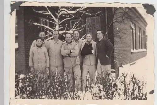 (F13885) Orig. Foto Cuxhaven Sahlenburg, Seehospital 1942, Männer vor Stube