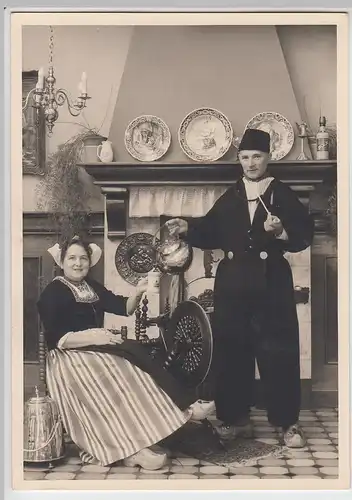 (F13858) Orig. Foto Herr und Dame in holländischer Tracht, Foto Volendam 1959