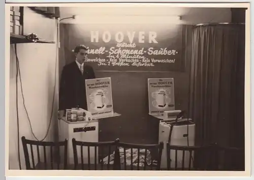 (F13817) Orig. Foto Vorführung Hoover Schnellwaschmaschine 1955