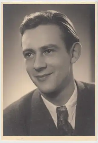 (F13769) Orig. Foto Perträt eines jungen Mannes 1950