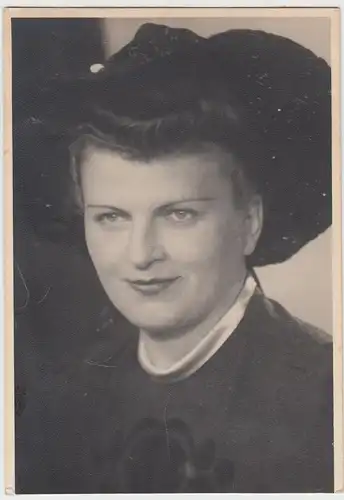 (F13755) Orig. Foto Porträt junge Frau Elisabeth 1946