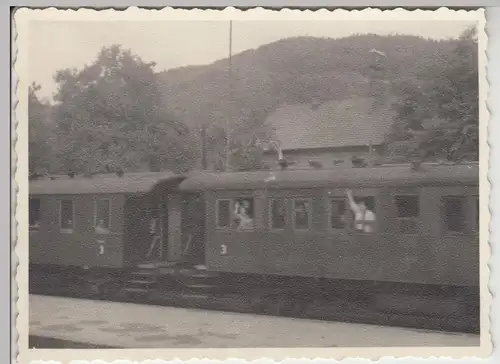 (F13730) Orig. Foto Personenzug am Bahnsteig, Soldaten-Transport v. Augsburg n.