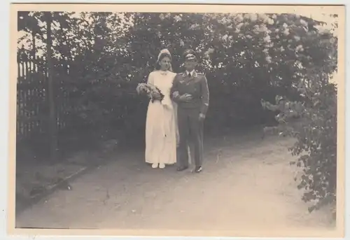 (F13686) Orig. Foto Hochzeit deutscher Soldat 15.5.1943, Hochzeitspaar