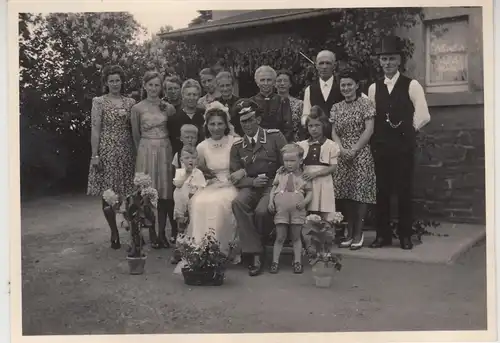 (F13681) Orig. Foto Hochzeit deutscher Soldat 15.5.1943, Gruppenbild