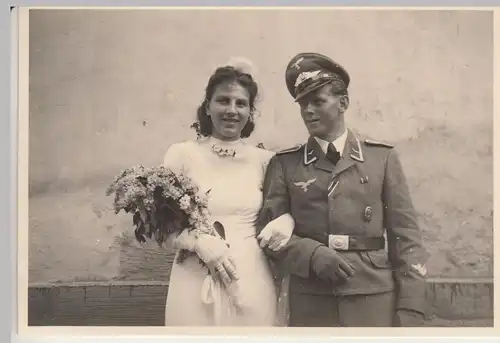 (F13672) Orig. Foto Hochzeit deutscher Soldat 15.5.1943, Hochzeitspaar