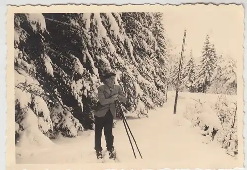 (F13610) Orig. Foto Herr mit Skier im Winterwald, 1939