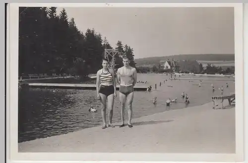 (F13589) Orig. Foto Paar im Freibad Plauen (?) 1938