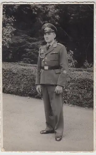 (F13498) Orig. Foto junger Luftwaffe-Soldat im Freien 1940er