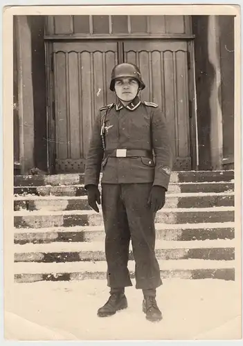 (F13492) Orig. Foto Luftwaffe-Soldat, Korporalschaftsführer m. Stahlhelm 1940er