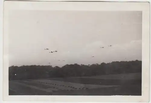 (F13485) Orig. Foto Flugzeuge, fliegende Bomber 1940er