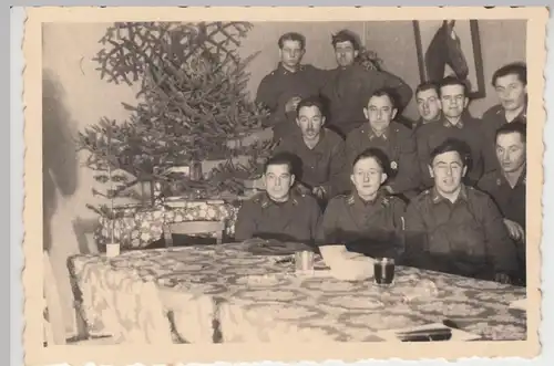 (F13435) Orig. Foto Luftwaffe-Soldaten an Tafel, Weihnachten 1940er