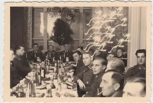 (F13434) Orig. Foto Luftwaffe-Soldaten an festlicher Tafel, Weihnachten 1940er