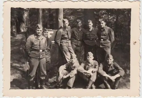 (F13414) Orig. Foto Deutsche Luftwaffe-Soldaten im Wald 1940er