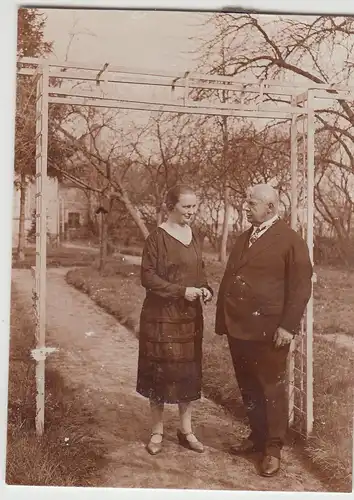 (F13375) Orig. Foto Herr u. Dame unter einer Pergola 1930