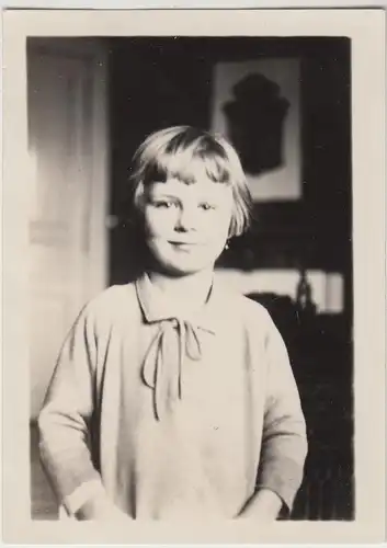 (F13345) Orig. Foto Porträt Kind Ursula im Zimmer 1929