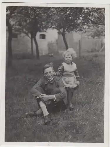 (F13317) Orig. Foto Kinder im Garten, Richard u. Ursula i. Landsberg / Warthe 19