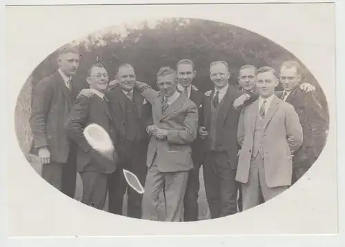 (F13297) Orig. Foto junge Männer im Freien 1929