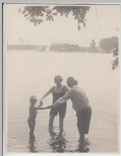 (F13250) Orig. Foto Berlin Baumwerder, Frauen und kleiner Junge baden im See 192
