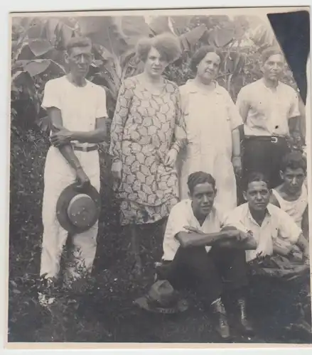 (F13148) Orig. Foto Personen, Gruppenbild vor Palmen 1920er