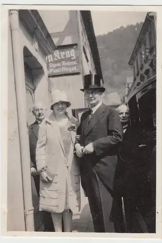 (F13100) Orig. Foto Personen mit Hund im Freien, Spaziergang 1929