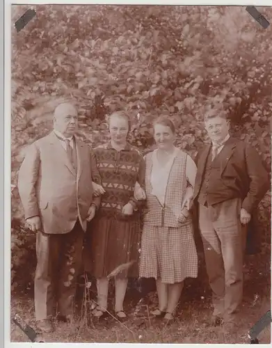 (F13077) Orig. Foto Personen im Freien, Spaziergang 1928