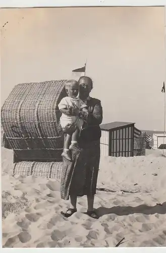 (F13073) Orig. Foto Zinnowitz, Frau mit Kind Carl-Otto am Strand 1928