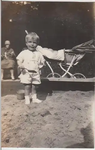 (F13072) Orig. Foto kleiner Junge Carl-Otto im Sandkasten, Spielplatz Tiergarten