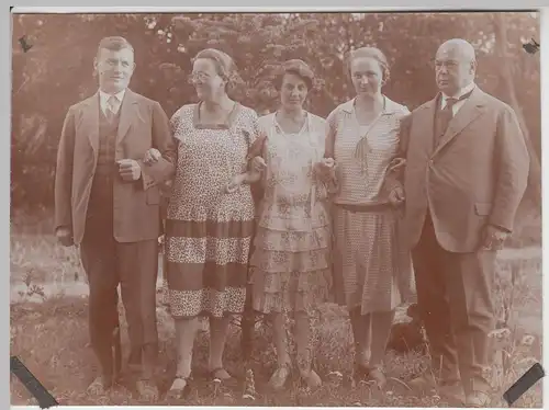 (F13065) Orig. Foto Personen auf der Wiese, Spaziergang 1928