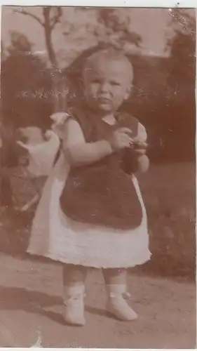 (F12957) Orig. Foto Kleinkind Kurt-Helmut im Kleid 1926