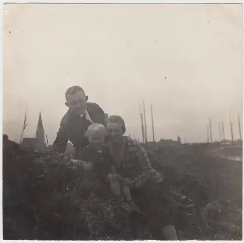 (F12956) Orig. Foto Familie im Freien, Ausfahrt, Wanderung 1927