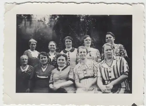 (F12939) Orig. Foto Frauen, Gruppenbild im Freien 1937