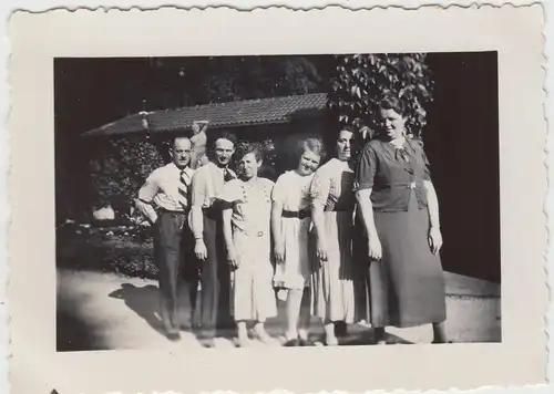 (F12922) Orig. Foto Bad Wildbad, Personen im Kurgarten 1937
