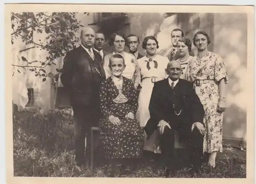 (F12894) Orig. Foto Gruppenbild, Familie im Freien 1930er