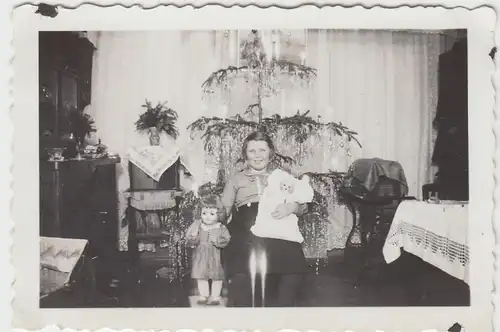 (F12877) Orig. Foto Weihnachten 1935, Mädchen in der Stube, Weihnachtsbaum