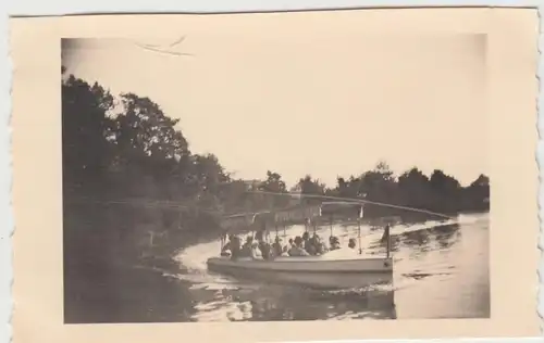 (F12867) Orig. Foto Bootsfahrt auf einem Teich 1935