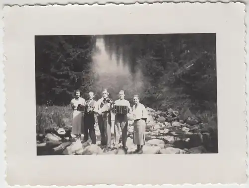 (F12847) Orig. Foto Zöblitz, Personen mit Musikinstrumenten im Schwarzwassertal