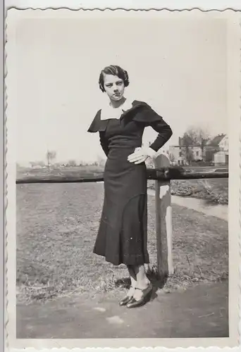 (F12814) Orig. Foto junge Frau im Kleid, Konfirmantin Edith 1933