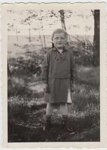 (F12793) Orig. Foto kleines Mädchen im Wald, 1934